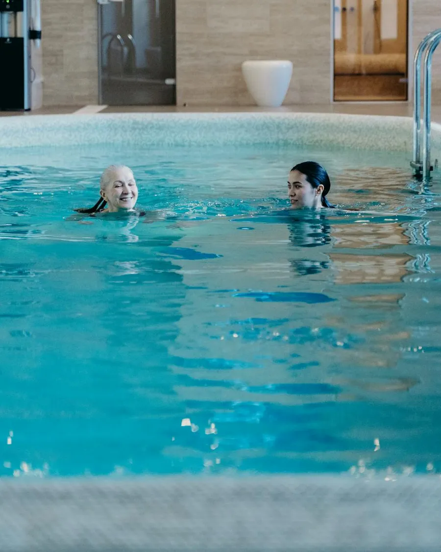 Forward Health hydrotherapy class in the pool